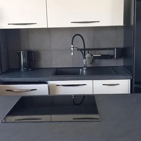 Lili Apartman *