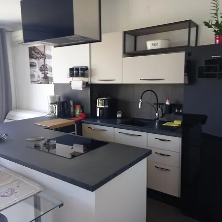 Lili Apartman